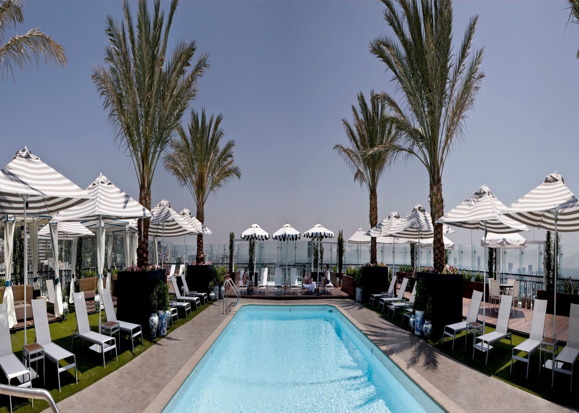 The London West Hollywood At Beverly Hills Εξωτερικό φωτογραφία The pool at the Standard, Hollywood