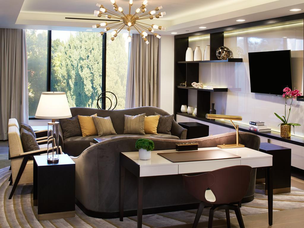 The London West Hollywood At Beverly Hills Εξωτερικό φωτογραφία A living room at the Ritz-Carlton, Tysons