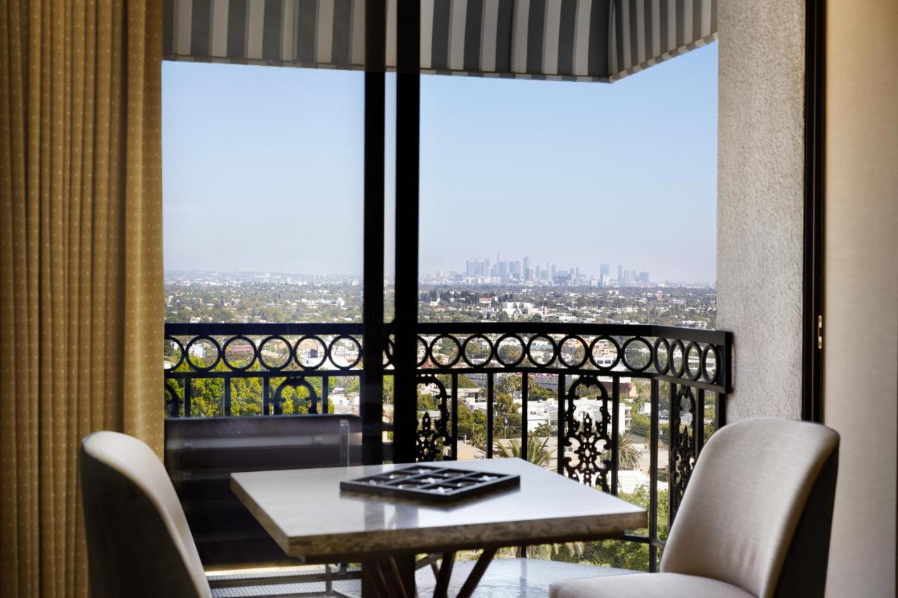 The London West Hollywood At Beverly Hills Εξωτερικό φωτογραφία A view of the Los Angeles skyline from a suite at the Beverly Hilton