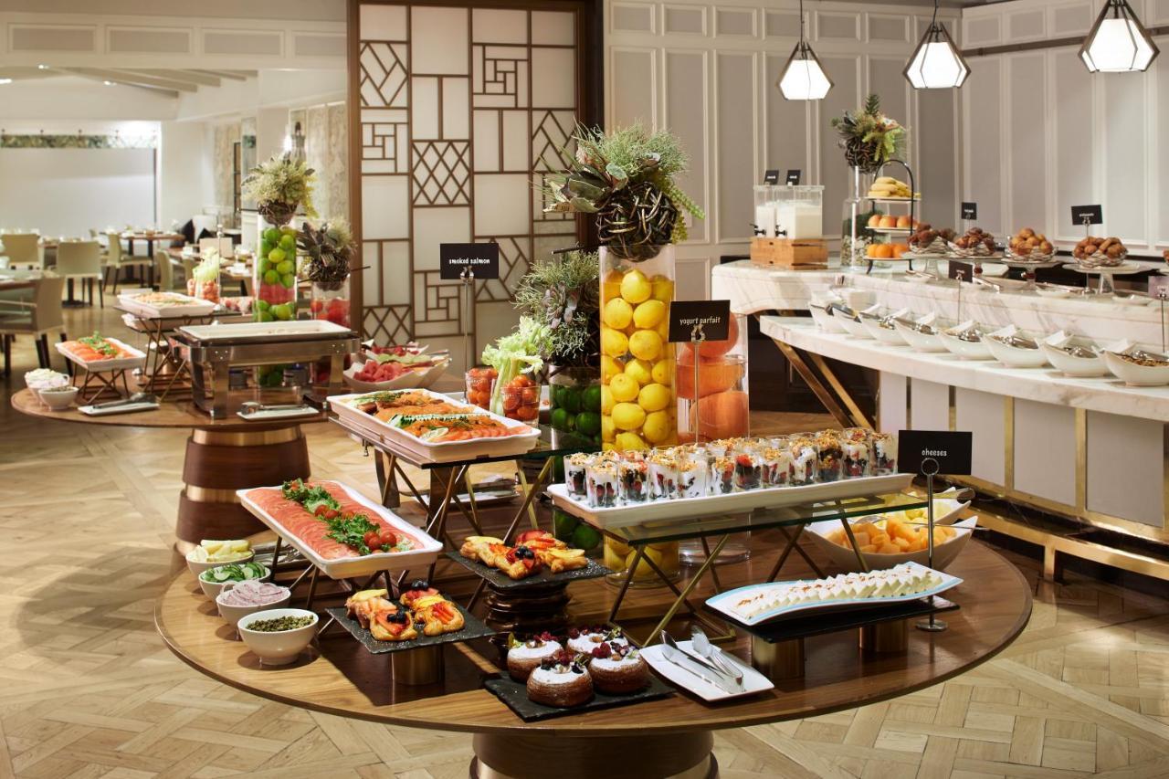 The London West Hollywood At Beverly Hills Εξωτερικό φωτογραφία A buffet at a hotel