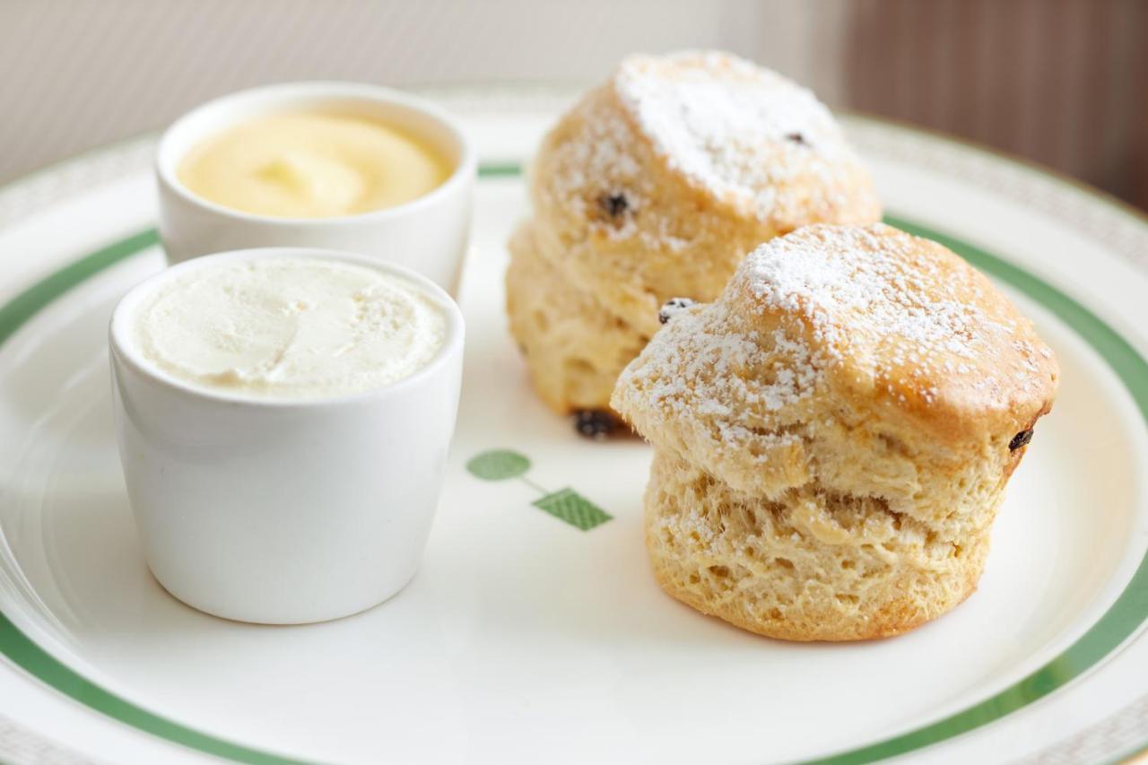 The London West Hollywood At Beverly Hills Εξωτερικό φωτογραφία Scones with clotted cream and jam
