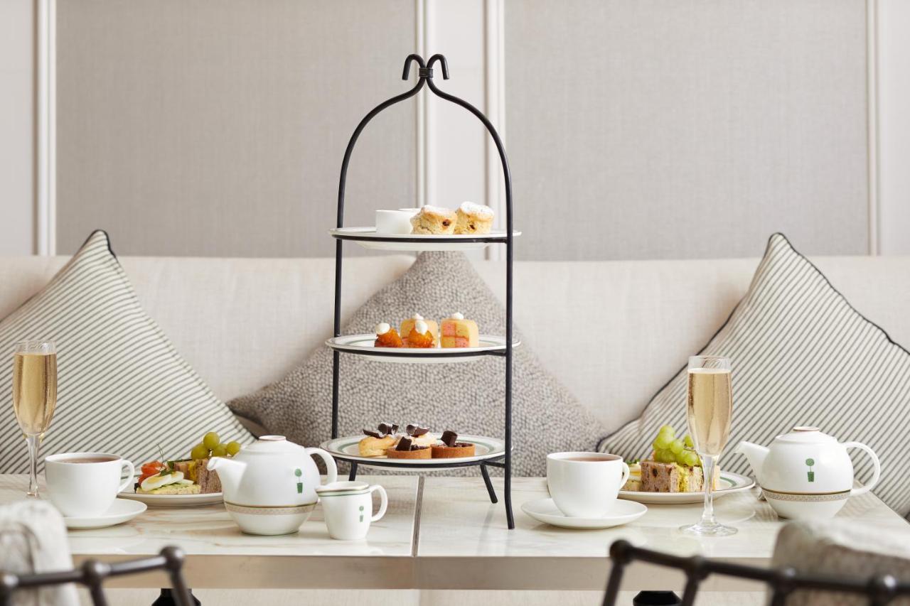 The London West Hollywood At Beverly Hills Εξωτερικό φωτογραφία A three-tiered cake stand