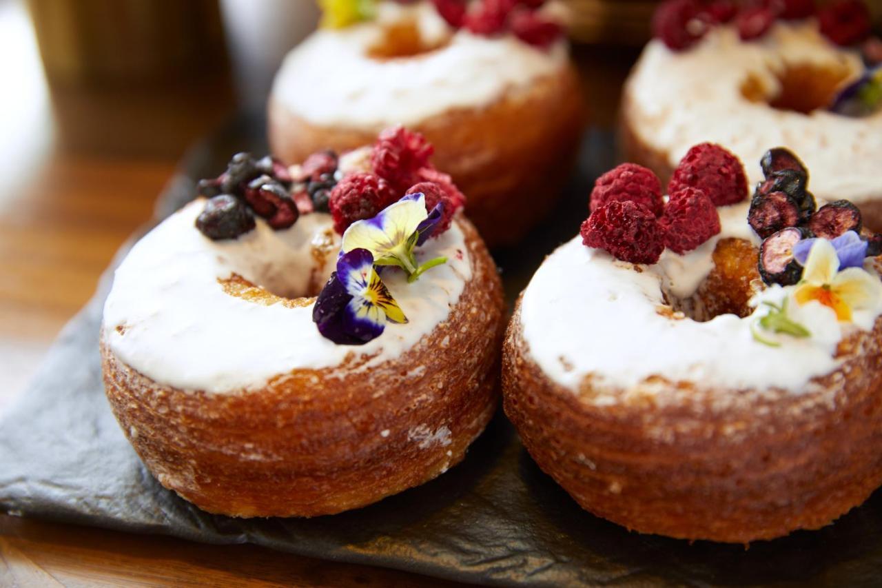 The London West Hollywood At Beverly Hills Εξωτερικό φωτογραφία Baked donuts
